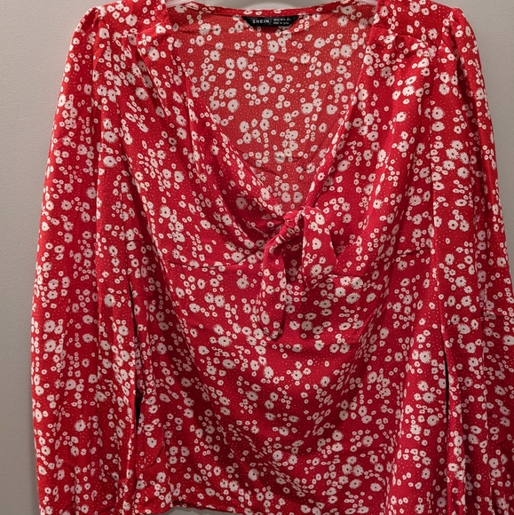 Cute Blouse, with tie - Picture 1 of 4